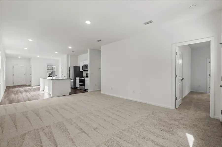 Spacious, unfurnished interior of a new home in Castlewood South, Taylor (Image 4). Spacious, unfurnished interior of a new home in Castlewood South, Taylor (Image 4).