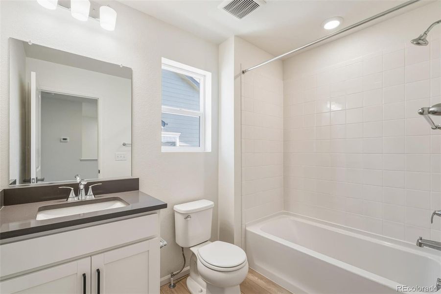 Furnished interior view inside a new home in Turnberry, Commerce City (Image 11).