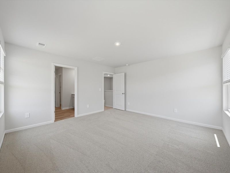 Spacious, unfurnished interior of a new home in Pleasant Brook, Greenville (Image 17).