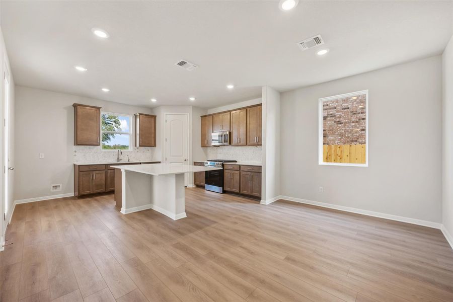 Spacious, unfurnished interior of a new home in The Cottages at La Cima, San Marcos (Image 27). Spacious, unfurnished interior of a new home in The Cottages at La Cima, San Marcos (Image 27).