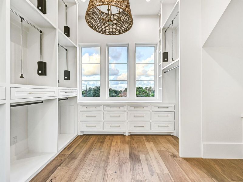 Spacious, unfurnished interior of a new home in , Galveston (Image 31).