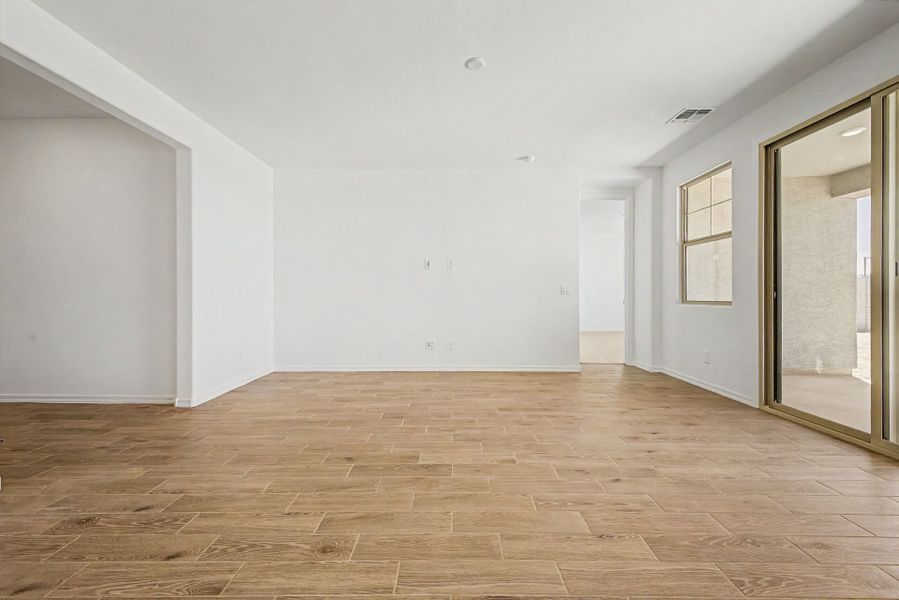 Spacious, unfurnished interior of a new home in Las Ventanas, Goodyear (Image 9). Spacious, unfurnished interior of a new home in Las Ventanas, Goodyear (Image 9).