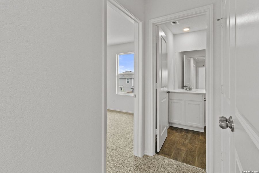 Spacious, unfurnished interior of a new home in Avenida, Converse (Image 23).