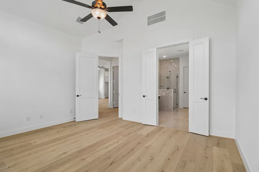 Spacious, unfurnished interior of a new home in Parkside on the River, Georgetown (Image 30).