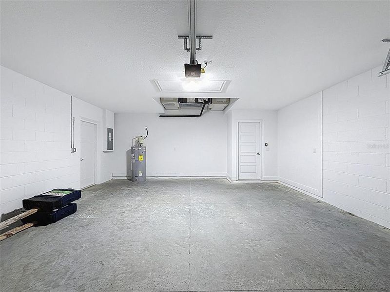 Spacious, unfurnished interior of a new home in , Dunnellon (Image 35).