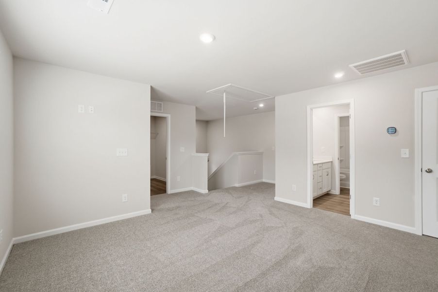 Spacious, unfurnished interior of a new home in Waxhaw Landing, Monroe (Image 21).