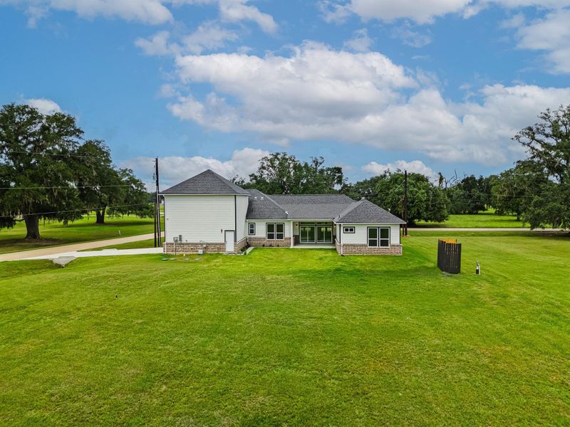 Exterior details and patio area of a home in , Angleton (Image 17).