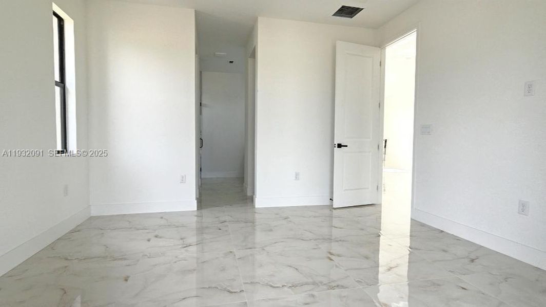 Spacious, unfurnished interior of a new home in , Labelle (Image 9).