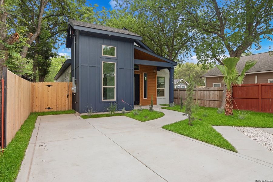 Exterior details and patio area of a home in , San Antonio (Image 21).