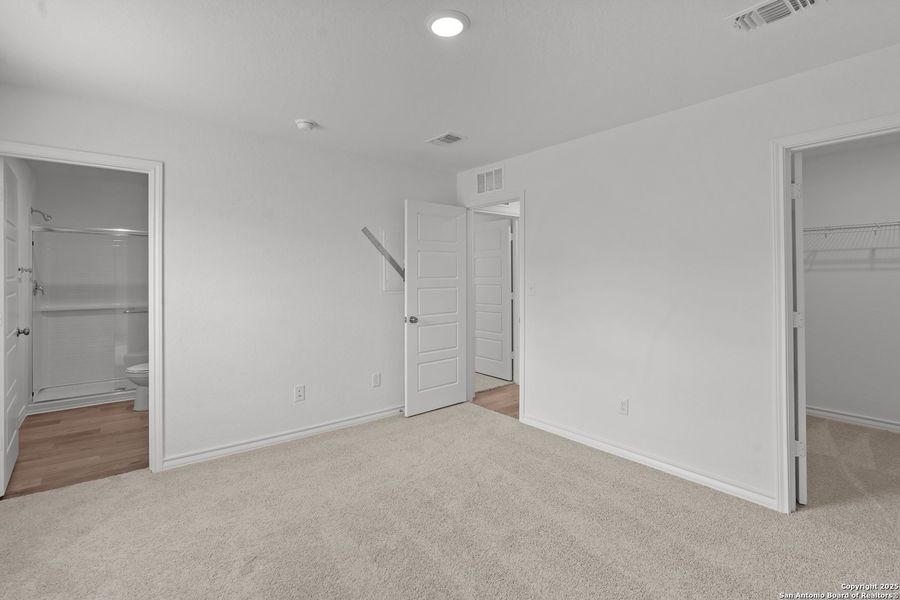 Spacious, unfurnished interior of a new home in Vista Real, Converse (Image 16).