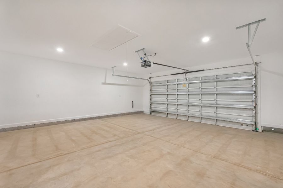 Representative unfurnished interior of a home built from the Dalton by CJL Homes in Oak Hollow, Crestview (Image 47).