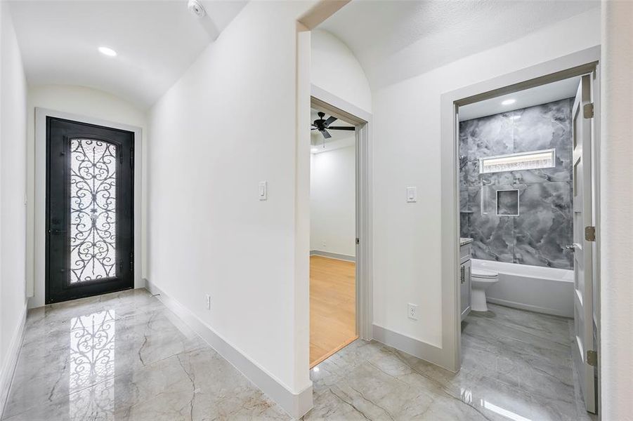 Spacious, unfurnished interior of a new home in , Grand Prairie (Image 18).