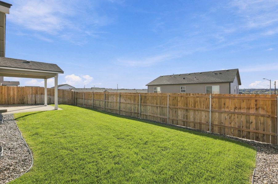 Exterior details and patio area of a home in Upland Meadows, Hermiston (Image 26).