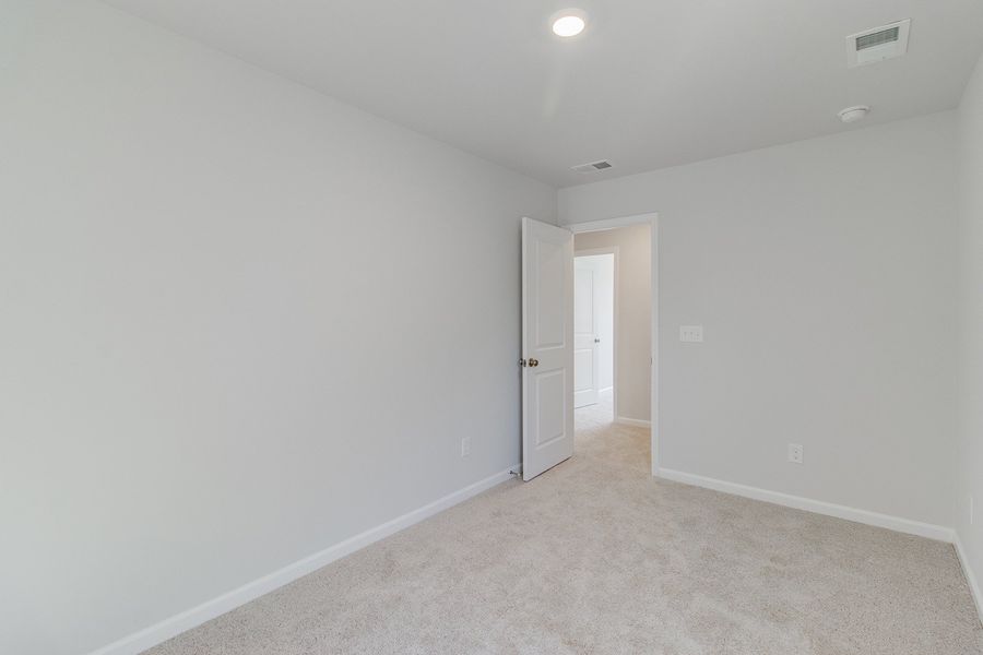 Spacious, unfurnished interior of a new home in Bluefield, Lexington (Image 32).