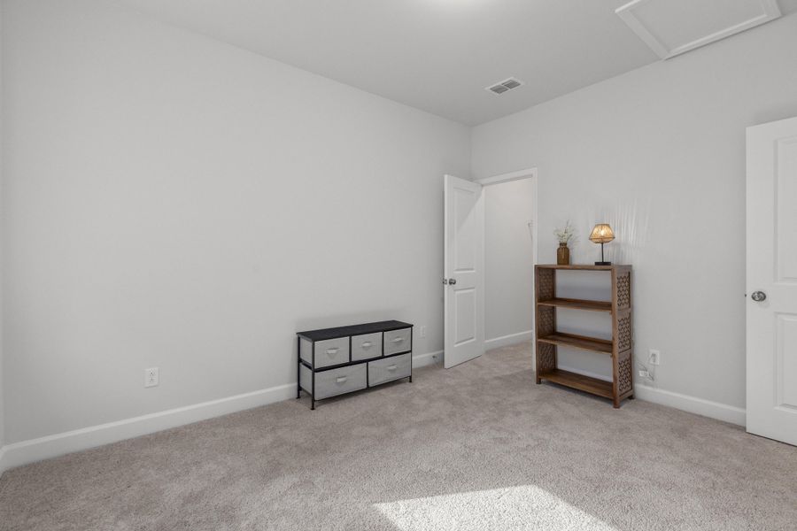 Spacious, unfurnished interior of a new home in Cedar Glen Preserve, Huger (Image 24).