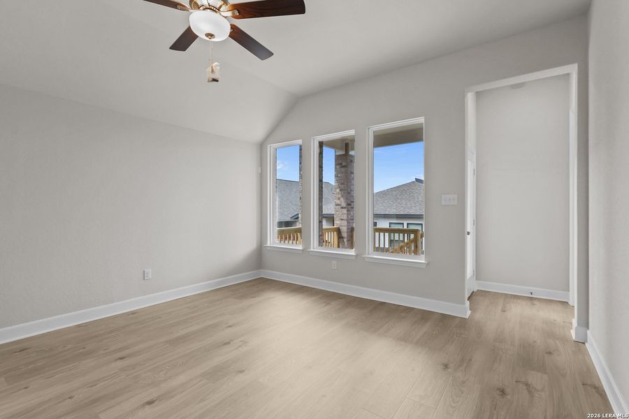 Spacious, unfurnished interior of a new home in Veramendi, New Braunfels (Image 16).