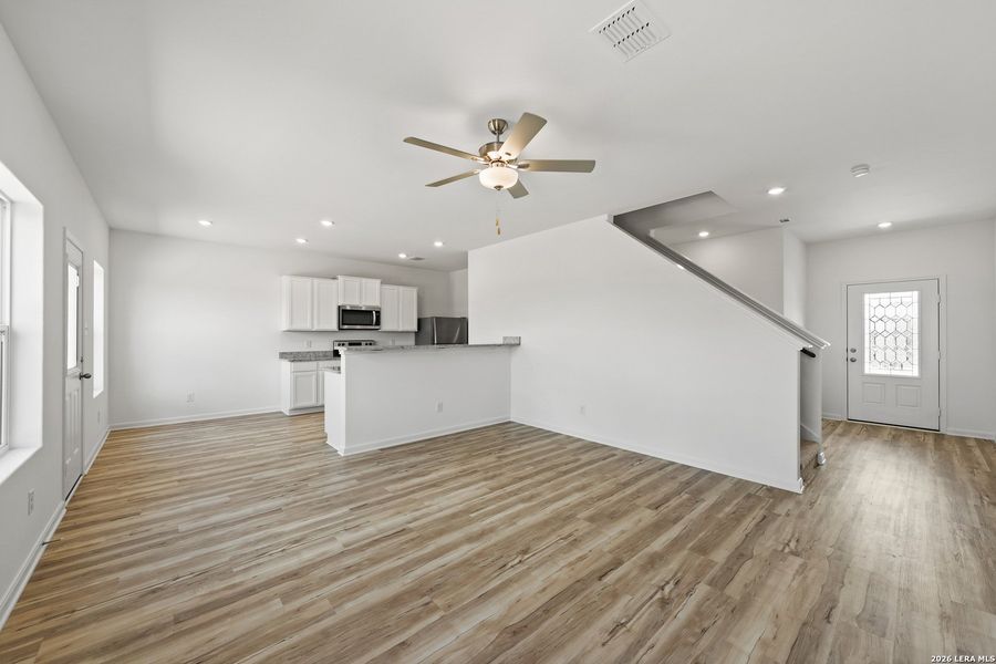 Spacious, unfurnished interior of a new home in , San Antonio (Image 14).