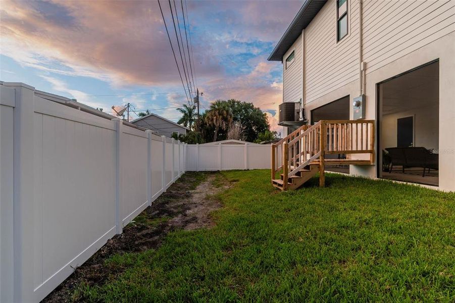 Exterior details and patio area of a home in , St. Petersburg (Image 29).