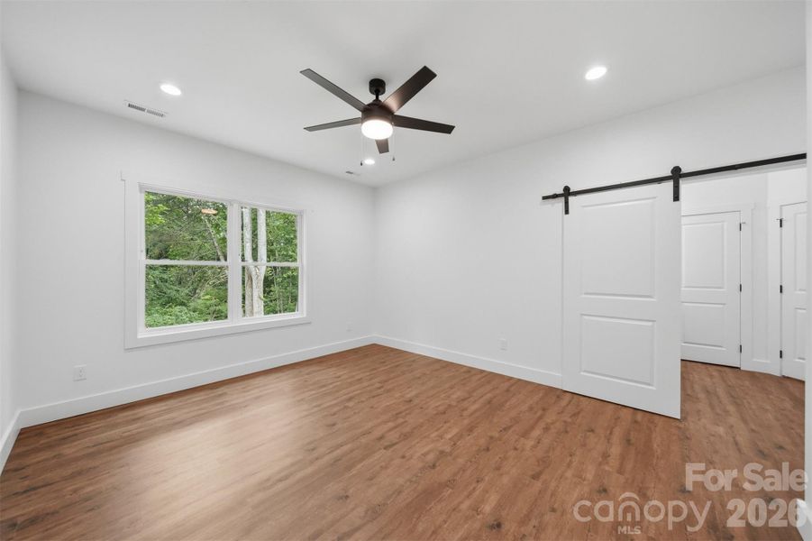 Spacious, unfurnished interior of a new home in , Lenoir (Image 34).