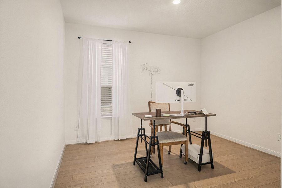 Furnished interior view inside a new home in , Tomball (Image 10).