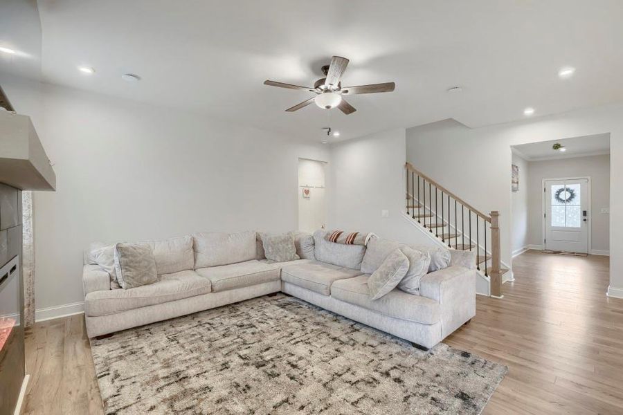 Furnished interior view inside a new home in Pine Mountain Park, Kennesaw (Image 5).