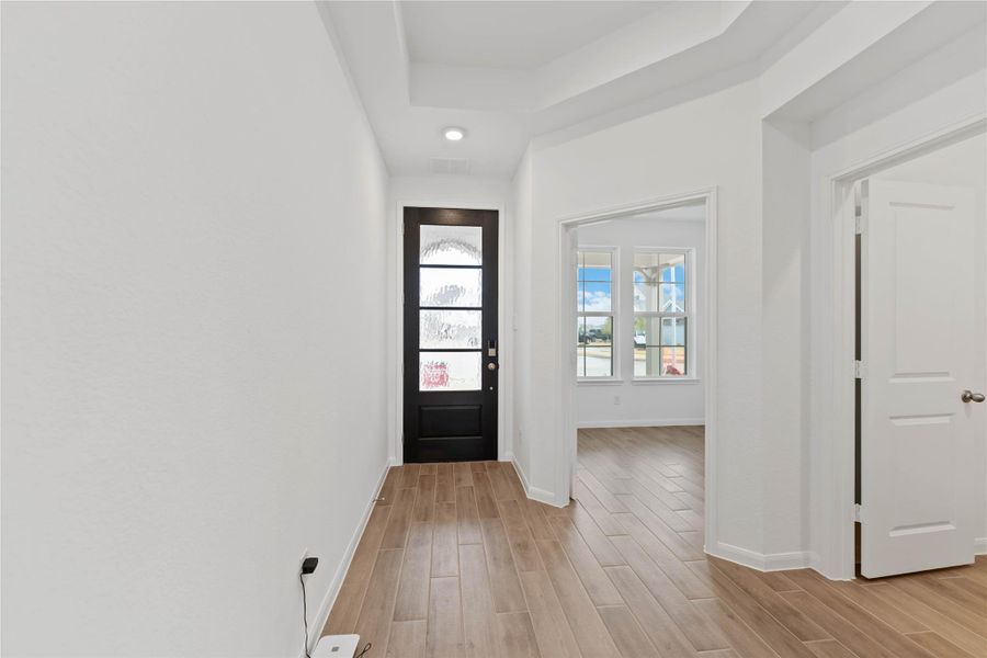 Spacious, unfurnished interior of a new home in Sunterra, Katy (Image 26).