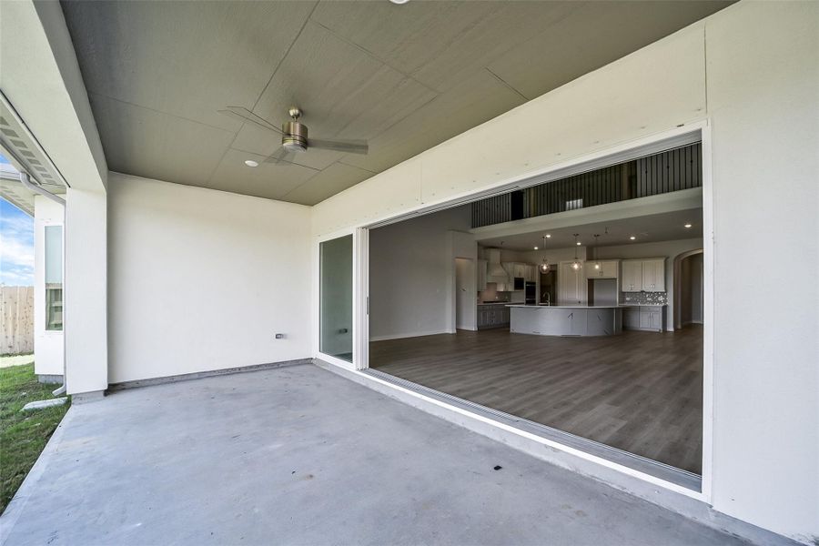 Spacious, unfurnished interior of a new home in Del Bello Lakes 60', Manvel (Image 39). Spacious, unfurnished interior of a new home in Del Bello Lakes 60', Manvel (Image 39).