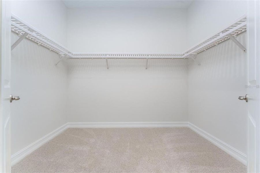 Spacious, unfurnished interior of a new home in Southern Hills Plantation, Brooksville (Image 15).