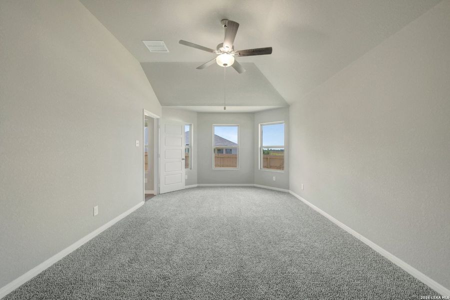Spacious, unfurnished interior of a new home in Greenspoint Heights, Seguin (Image 21).