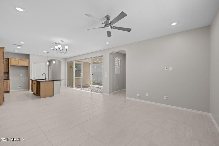 4)GREAT ROOM 4)GREAT ROOM