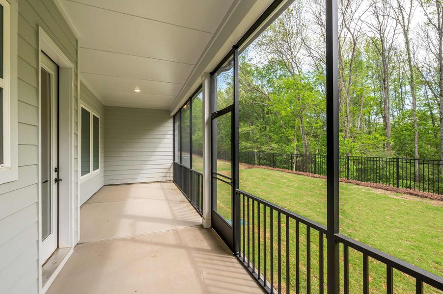 The Luster - Screened Porch