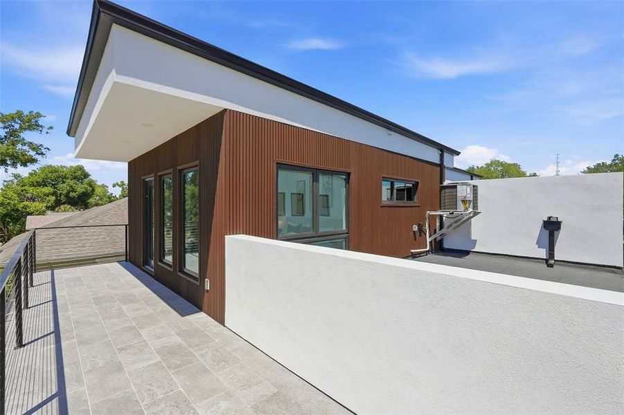 Exterior details and patio area of a home in , St. Petersburg (Image 29).