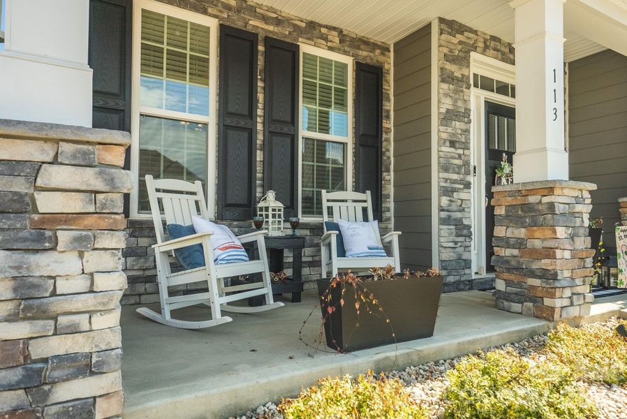 Exterior details and patio area of a home in Falls Cove, Troutman (Image 24).