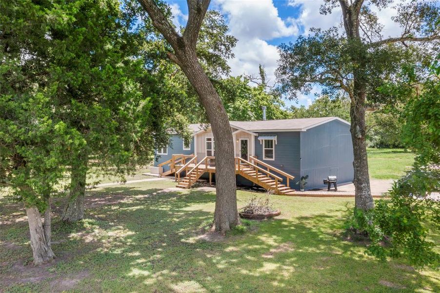 This Clayton Modular home, "VAIL," is basically new. The owners moved in mid-2023, and it is in pristine condition.