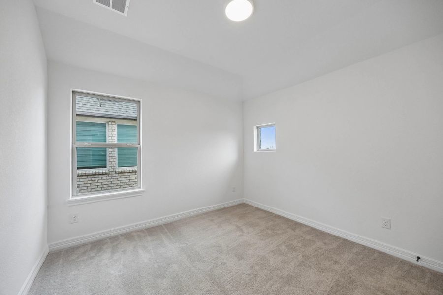 Spacious, unfurnished interior of a new home in Bergamo, Katy (Image 19).
