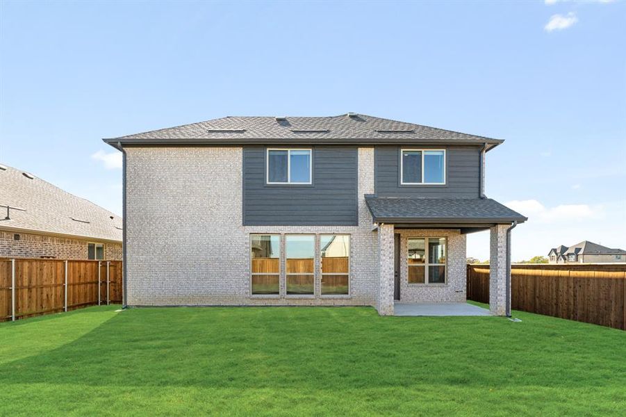 Exterior details and patio area of a home in Creekview Meadows, Pilot Point (Image 4).