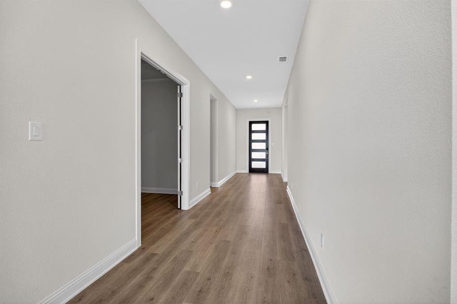 Spacious, unfurnished interior of a new home in Highland Crossing, Celina (Image 26).