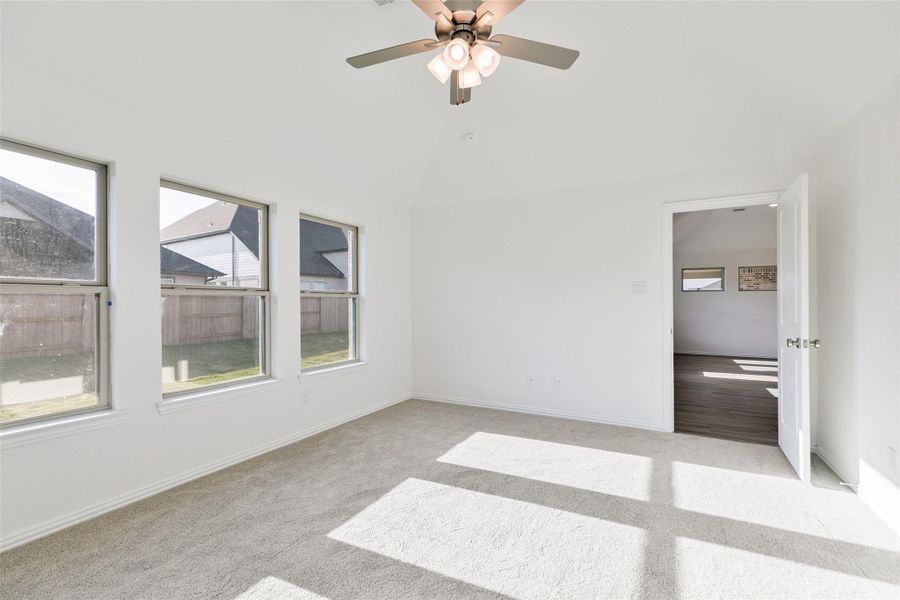 Spacious, unfurnished interior of a new home in Brookewater, Rosenberg (Image 26).