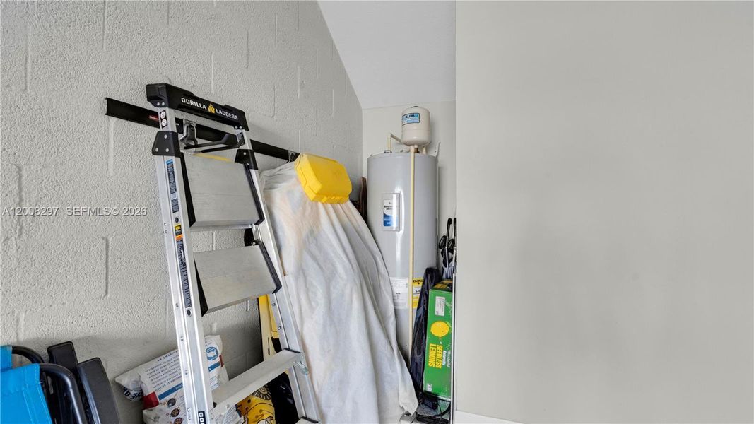 Close-up of interior finishes inside a home in , Lauderdale Lakes (Image 22).