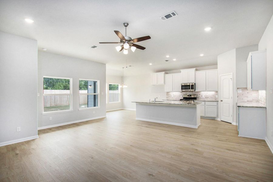 Spacious, unfurnished interior of a new home in , Bay City (Image 32).