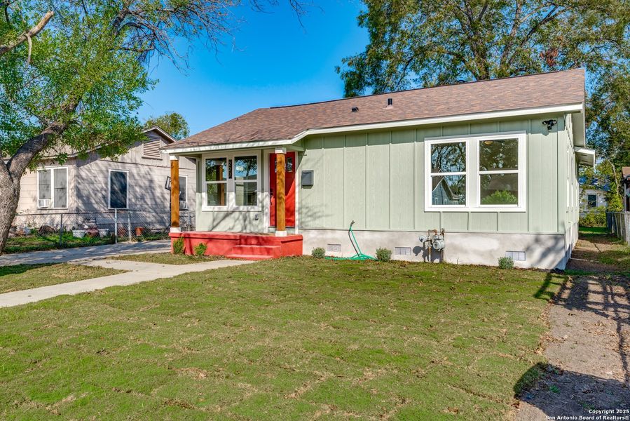 Exterior details and patio area of a home in , San Antonio (Image 18).