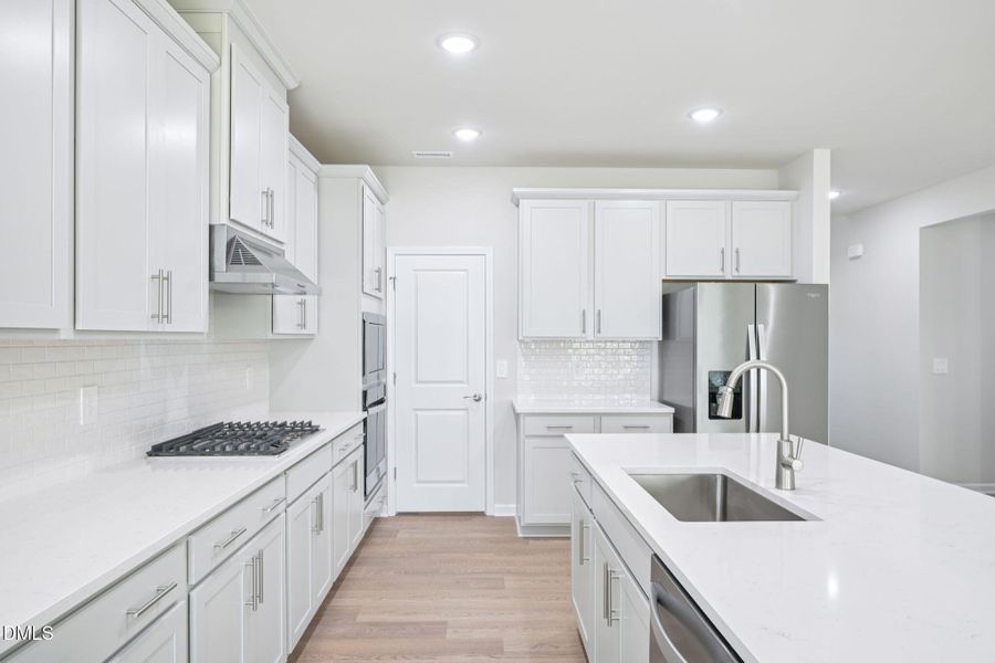 16-web-or-mls-Raleigh - Oak Manor - 713