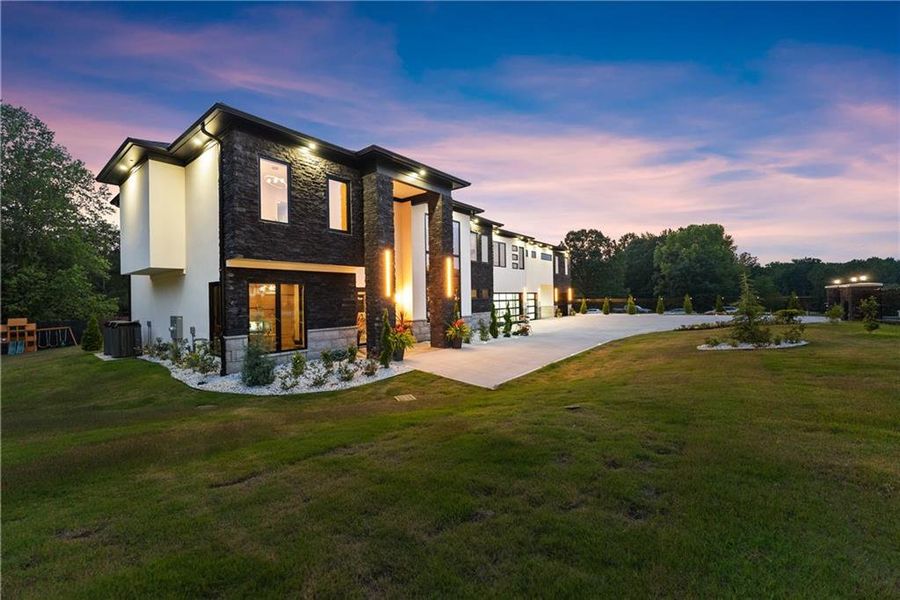 Exterior details and patio area of a home in , Lawrenceville (Image 45).