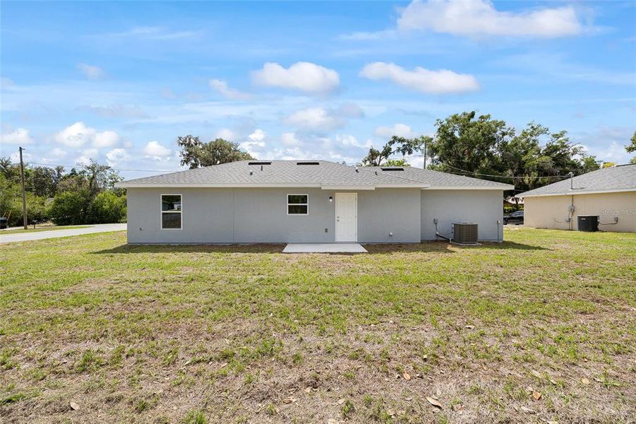 Exterior details and patio area of a home in , Ocala (Image 19).