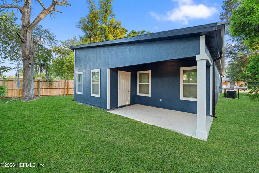 Exterior details and patio area of a home in , Jacksonville (Image 4).