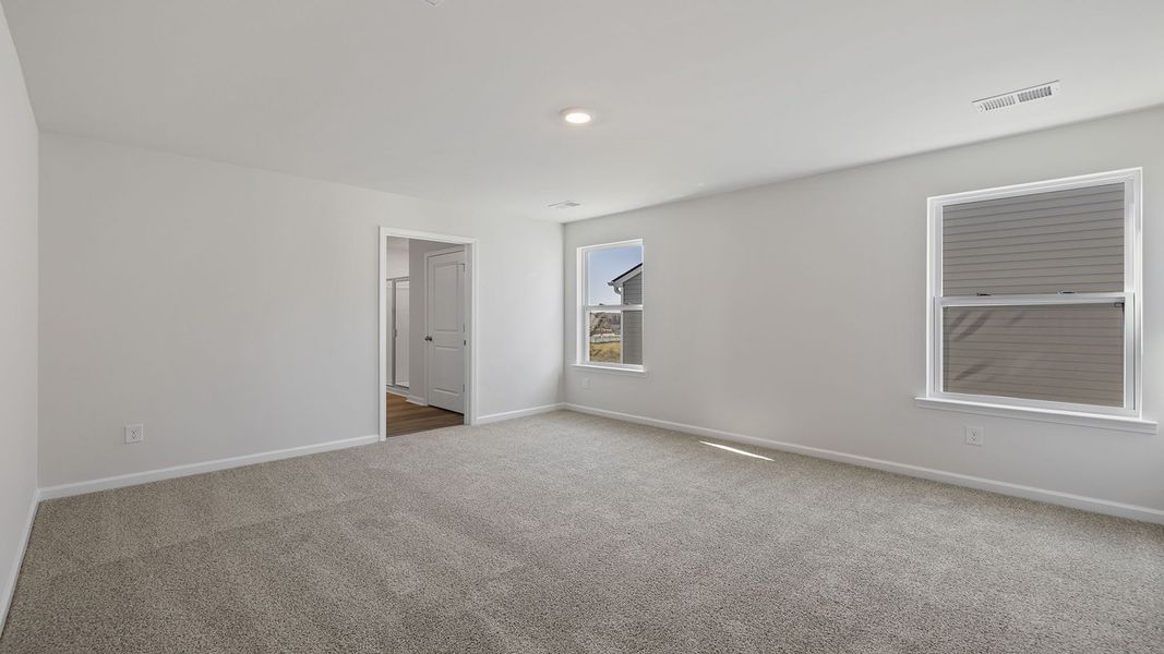 Spacious, unfurnished interior of a new home in Cloverdale Hills, Piedmont (Image 25).