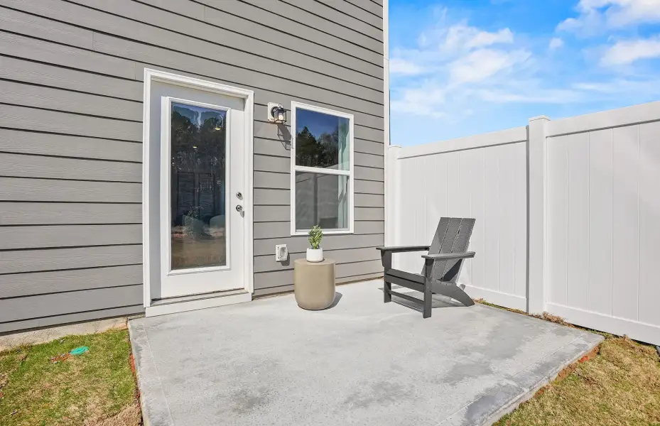 Exterior details and patio area of a home in Mallard Park, Charlotte (Image 3).