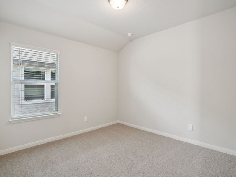 Spacious, unfurnished interior of a new home in Arcadia Ridge - Classic Series, San Antonio (Image 25).