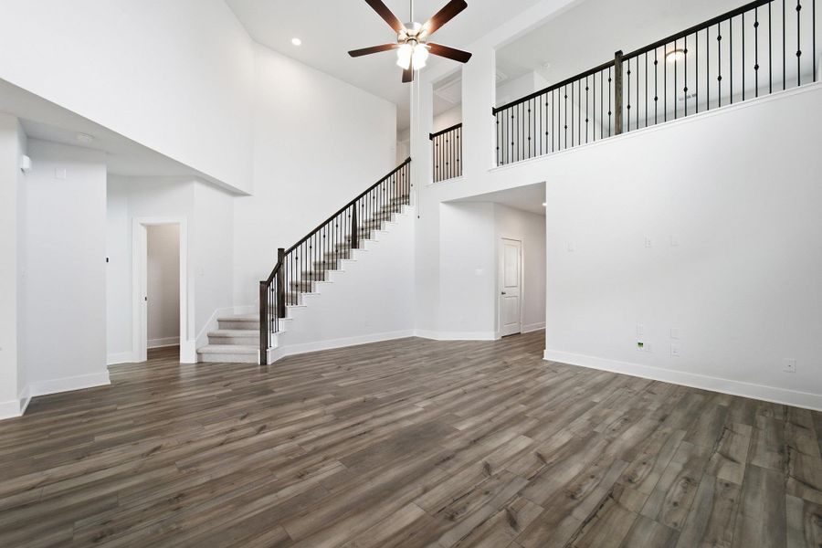 Spacious, unfurnished interior of a new home in Sunfield, Buda (Image 29).