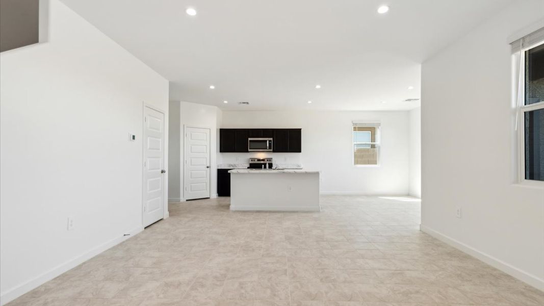 Spacious, unfurnished interior of a new home in Elena Trails, Maricopa (Image 17).